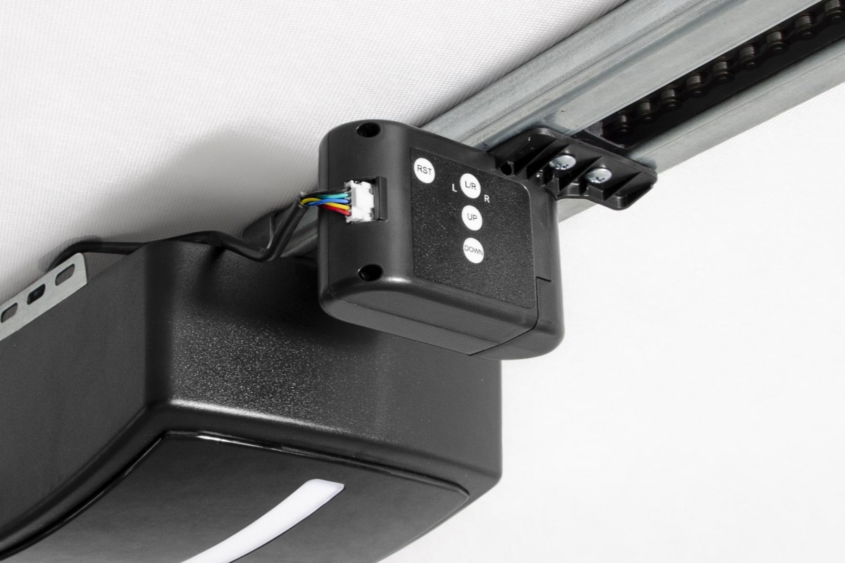 Chytrá garážová vrata za standardní cenu? S INFINITI je to možné